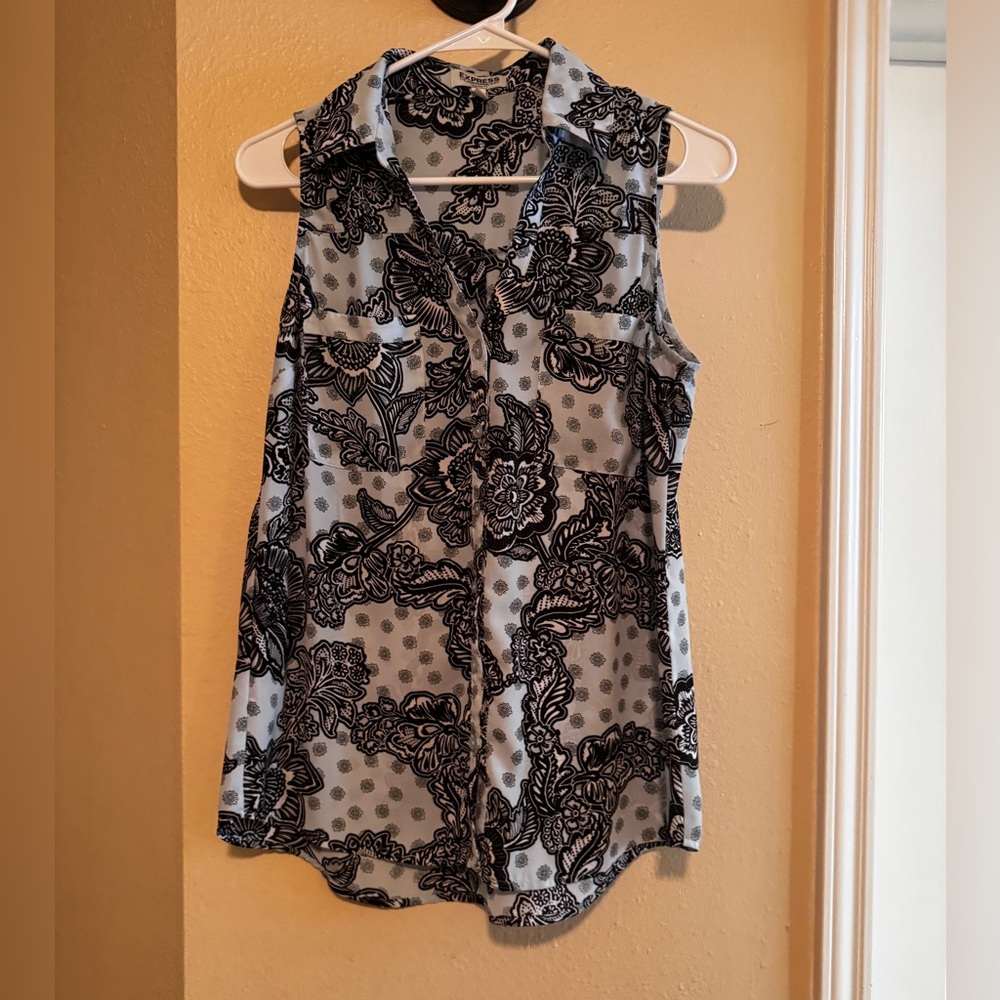 Women’s Floral Black and White Sleeveless Top